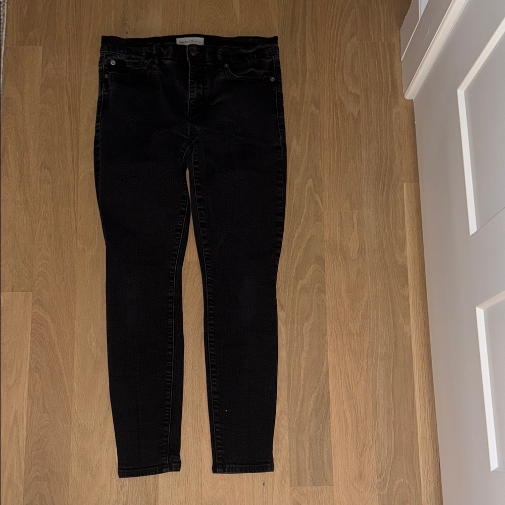 GAP Black Women’s Skinny Jeans